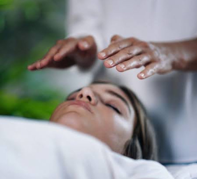 Reiki & Crystal Session